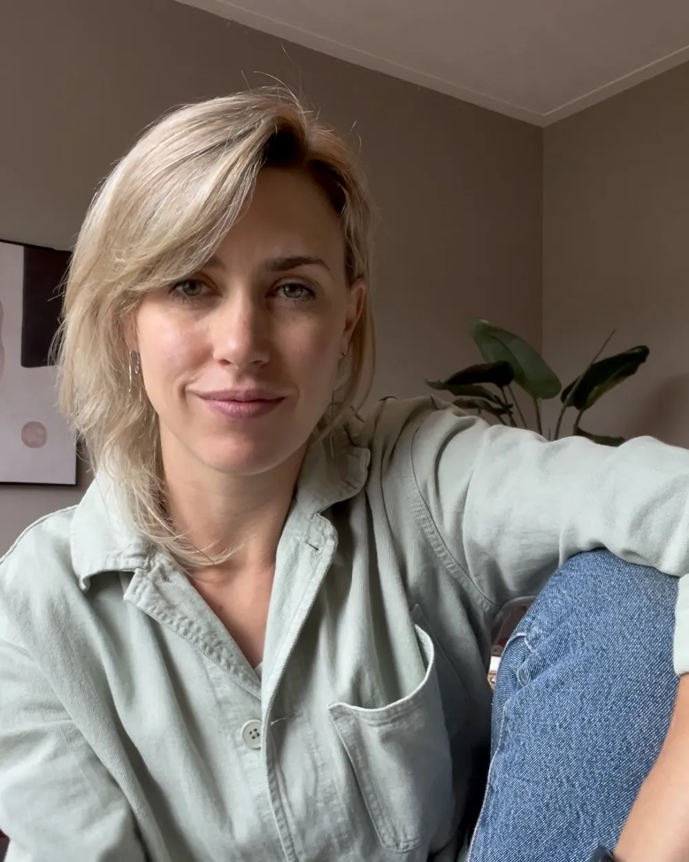 Marlijn Blöte, psycholoog, in haar praktijkruimte